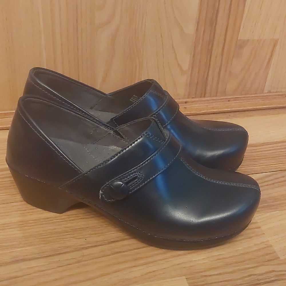 Dansko Women's Navy Blue Clogs